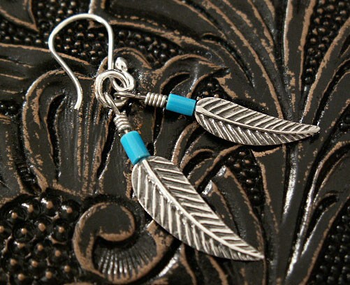 クリックポストのみ送料無料 ピアス シルバー925 ターコイズ フェザー 羽根 イヤリング インディアンジュエリー Native American  Style Sterling Silver Pierced feather Earrings Turquoise WILD HEARTS  Leather